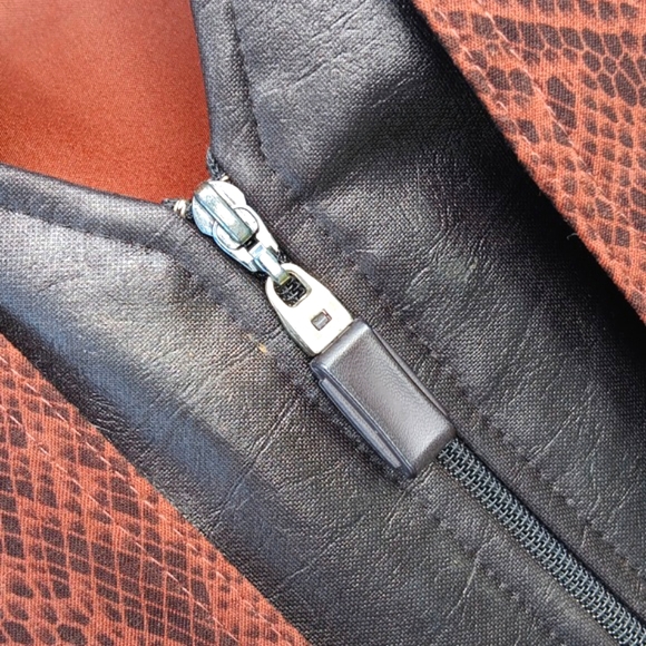 FAROUCHE (CANADA)1980s Vintage (1) PC Repilian Print Fabric W/Faux Leather Trim - Picture 17 of 17